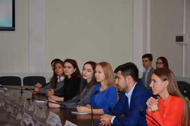 Председатель городской Думы встретился со студентами СГЮА
